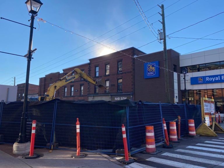 Tuesday in brief: Pedestrian access open during demolition on Bridge; Horizon CEO comes to council