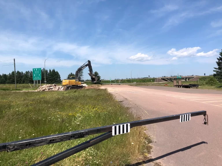 ‘Landmark’ visitor info building in Aulac torn down by DTI, after unanswered enquiries from Tantramar